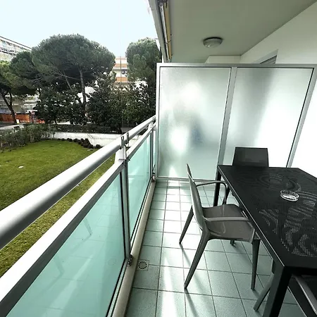 Apartment With Pool Near The *