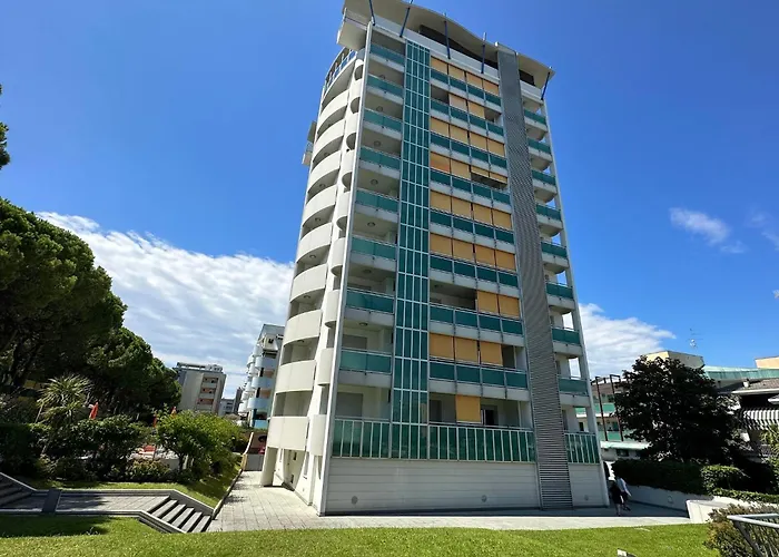 With Pool Near The Daire